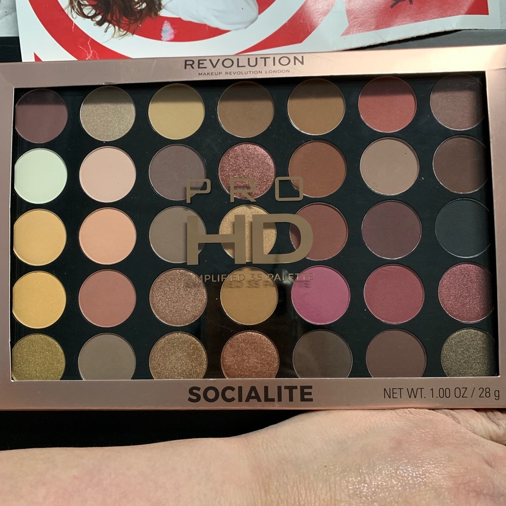 Makeup revolution eyeshadow palette